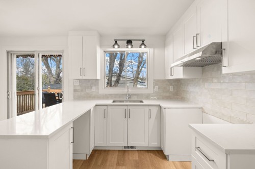 Kitchen - 4395 Rue Breton, Montréal (Pierrefonds-Roxboro), QC - Indoor Photo Showing Kitchen