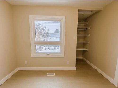 358 Dewe Ave, Thunder Bay, ON - Indoor Photo Showing Other Room