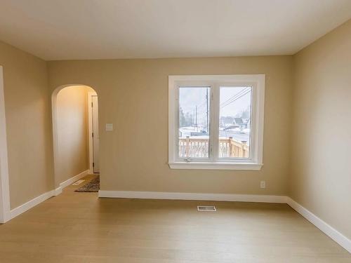 358 Dewe Ave, Thunder Bay, ON - Indoor Photo Showing Other Room