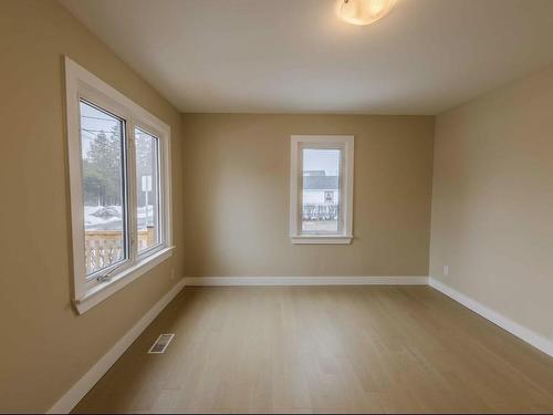 358 Dewe Ave, Thunder Bay, ON - Indoor Photo Showing Other Room