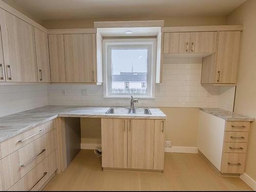 358 Dewe Ave, Thunder Bay, ON - Indoor Photo Showing Kitchen