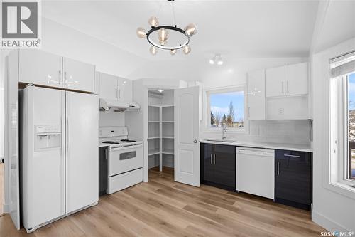203 Konihowski Road, Saskatoon, SK - Indoor Photo Showing Kitchen