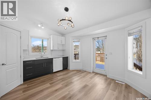 203 Konihowski Road, Saskatoon, SK - Indoor Photo Showing Kitchen