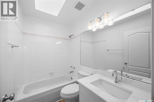 203 Konihowski Road, Saskatoon, SK - Indoor Photo Showing Bathroom
