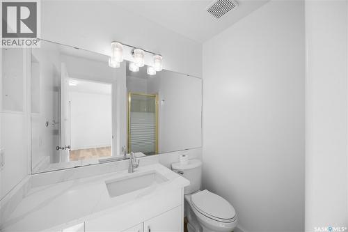 203 Konihowski Road, Saskatoon, SK - Indoor Photo Showing Bathroom