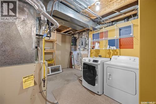 203 Konihowski Road, Saskatoon, SK - Indoor Photo Showing Laundry Room