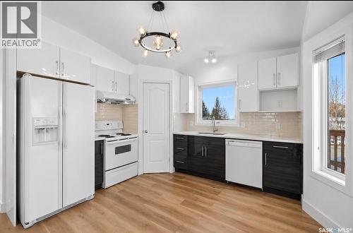 203 Konihowski Road, Saskatoon, SK - Indoor Photo Showing Kitchen