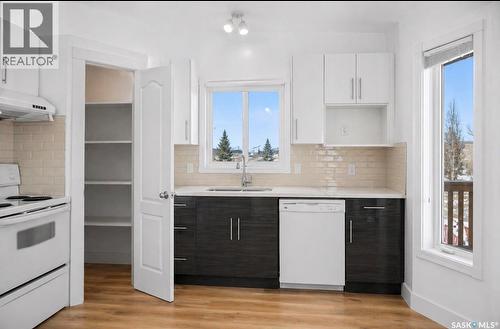 203 Konihowski Road, Saskatoon, SK - Indoor Photo Showing Kitchen