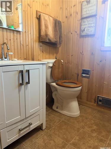 Mezzo Acreage Grid Road, Tompkins, SK - Indoor Photo Showing Bathroom