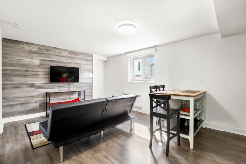 Salon - 4425A Rue Domville, Longueuil (Saint-Hubert), QC - Indoor