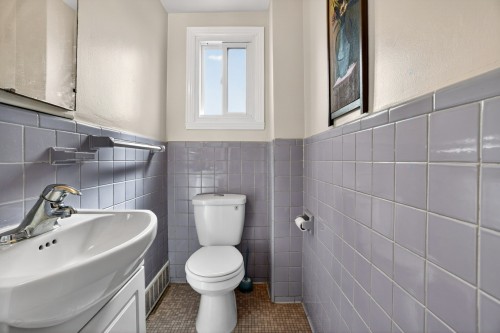 Powder room - 419 Av. Westminster N., Montréal-Ouest, QC - Indoor Photo Showing Bathroom