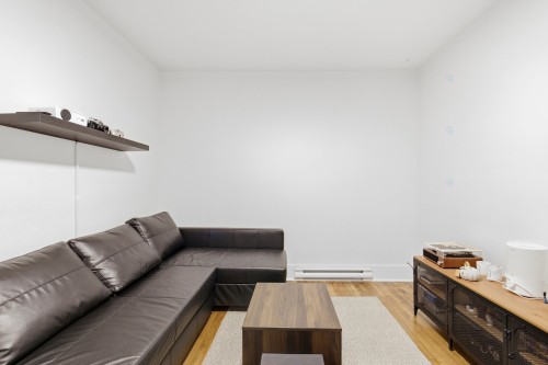 Living Room - 6102 Rue Beurling, Montréal (Verdun/Île-Des-Soeurs), QC - Indoor Photo Showing Living Room