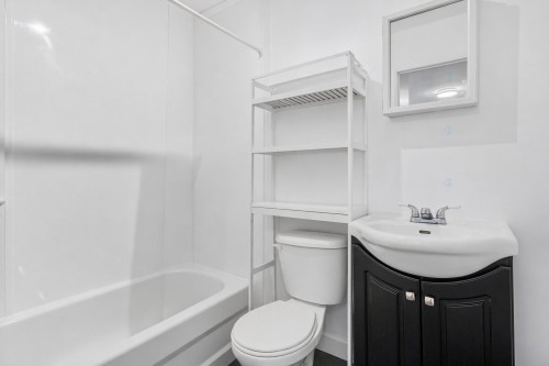 Bathroom - 3752 Rue Gélineau, Longueuil (Saint-Hubert), QC - Indoor Photo Showing Bathroom