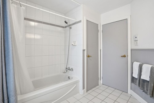 Salle de bains - 320 Rue Brion, Saint-Amable, QC - Indoor Photo Showing Bathroom