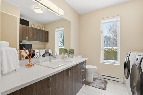 Salon - 320 Rue Brion, Saint-Amable, QC - Indoor