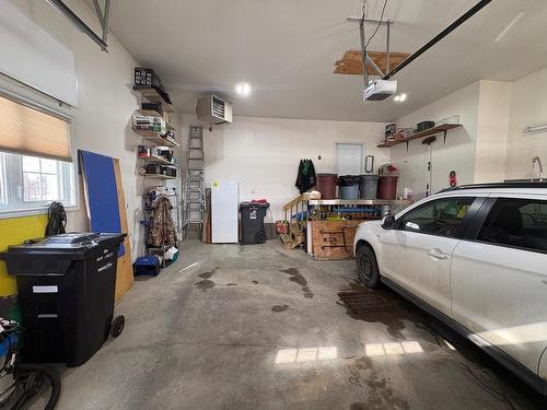 132 Wolverine Crescent, Thunder Bay, ON - Indoor Photo Showing Garage