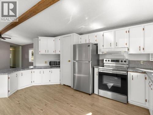 95-986 Range Road, Whitehorse, YT - Indoor Photo Showing Kitchen