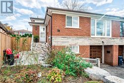 26 DELLBROOK CRESCENT Toronto, ON M9L 1E2