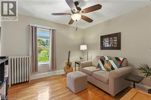 Second floor bedroom with hardwood floors - 98 Kensington Avenue S, Hamilton, ON - Indoor Photo Showing Living Room