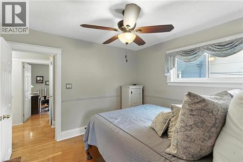 98 Kensington Avenue S, Hamilton, ON - Indoor Photo Showing Bedroom