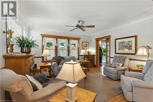 Living area - 98 Kensington Avenue S, Hamilton, ON - Indoor Photo Showing Living Room