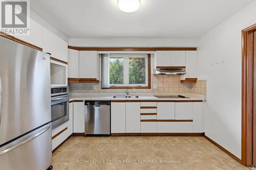 7 Lichty Crescent, Kitchener, ON - Indoor Photo Showing Kitchen With Double Sink