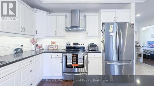13 - 33 Fairhaven Lane, Goderich (Goderich (Town)), ON - Indoor Photo Showing Kitchen