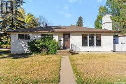13 Weir CRESCENT  Saskatoon, SK S7H 3A8