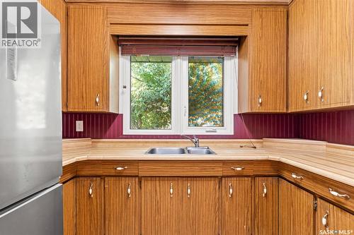 13 Weir Crescent, Saskatoon, SK - Indoor Photo Showing Kitchen With Double Sink