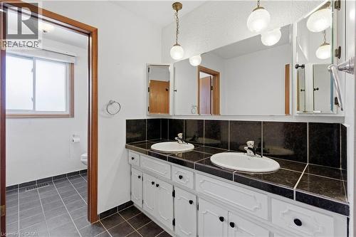7 Lichty Crescent, Kitchener, ON - Indoor Photo Showing Bathroom