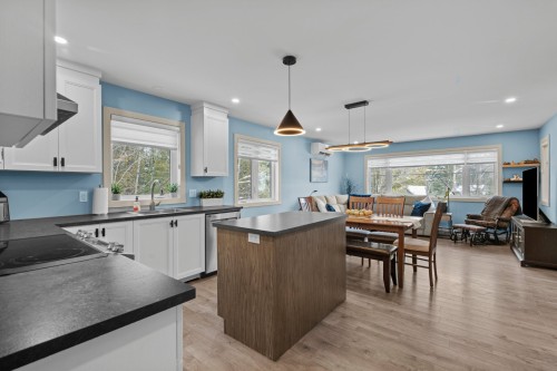 Cuisine - 4030 Ch. Plaisance, Sainte-Julienne, QC - Indoor Photo Showing Kitchen