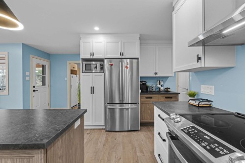 Cuisine - 4030 Ch. Plaisance, Sainte-Julienne, QC - Indoor Photo Showing Kitchen