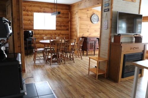 Coin-repas - 232 Ch. De L'Amitié, Saint-Élie-De-Caxton, QC 