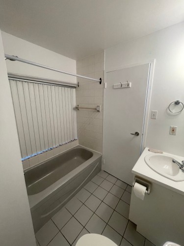 Bathroom - 206-4405 Rue Le Monelier, Québec (Charlesbourg), QC - Indoor Photo Showing Bathroom