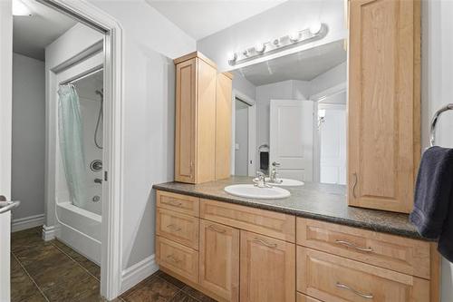 34 Castleton Crt, Winnipeg, MB 