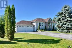 44 DONALD AVENUE Clearview (Nottawa), ON L0M 1P0