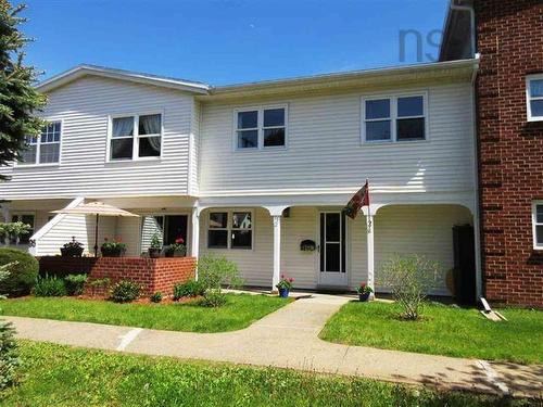 Unit 2 95 Empire Street  Bridgewater, NS B4V 2L8