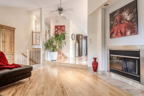 Salon - 271 Rue Brodeur, Repentigny (Repentigny), QC - Indoor With Fireplace