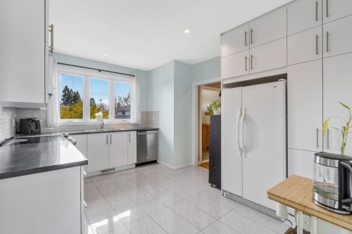 Cuisine - 179 Av. Regatta, Pointe-Claire, QC - Indoor Photo Showing Kitchen With Double Sink