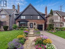 130 MONA DRIVE Toronto, ON M5N 2R6