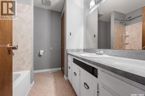 55 Rothwell Crescent, Regina, SK - Indoor Photo Showing Bathroom