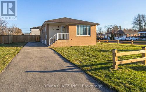 1367 GARVOLIN AVENUE  Pickering (Bay Ridges), ON L1W 1J5