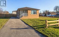 1367 GARVOLIN AVENUE Pickering (Bay Ridges), ON L1W 1J5