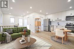 809 HELEN CRESCENT Pickering (Bay Ridges), ON L1W 1V1