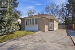 1005 CENTRE STREET N Whitby (Williamsburg), ON L1N 4V4