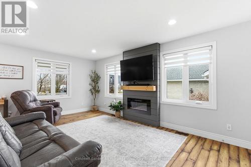91 Park Street, Goderich (Goderich (Town)), ON - Indoor Photo Showing Living Room With Fireplace