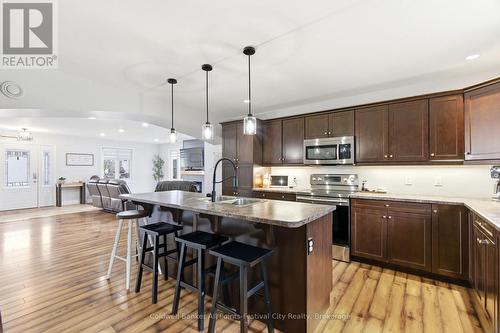 91 Park Street, Goderich (Goderich (Town)), ON - Indoor Photo Showing Kitchen With Double Sink With Upgraded Kitchen