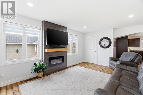 91 Park Street, Goderich (Goderich (Town)), ON - Indoor Photo Showing Living Room With Fireplace