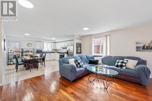 766 Munson Crescent, Cobourg, ON - Indoor Photo Showing Living Room