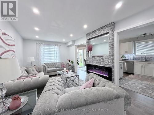 9 Barrett Crescent, St. Thomas, ON - Indoor Photo Showing Living Room